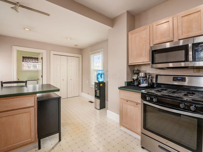 415 E Weber Road, Columbus, OH 43202 Photo 16