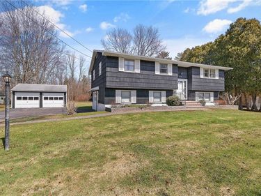 8104 Maple Road, Clay, NY 13041