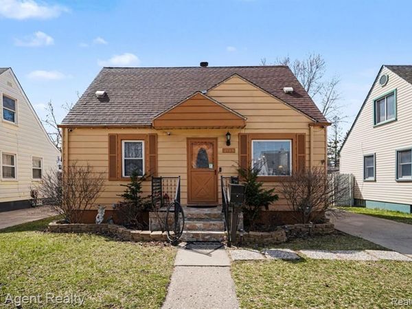 2135 Regina Avenue, Lincoln Park, MI 48146