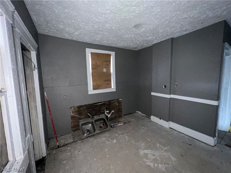 648 E 108th Street, Cleveland, OH 44108 Photo 12