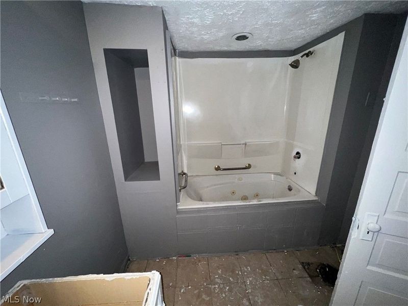 648 E 108th Street, Cleveland, OH 44108 Photo 15