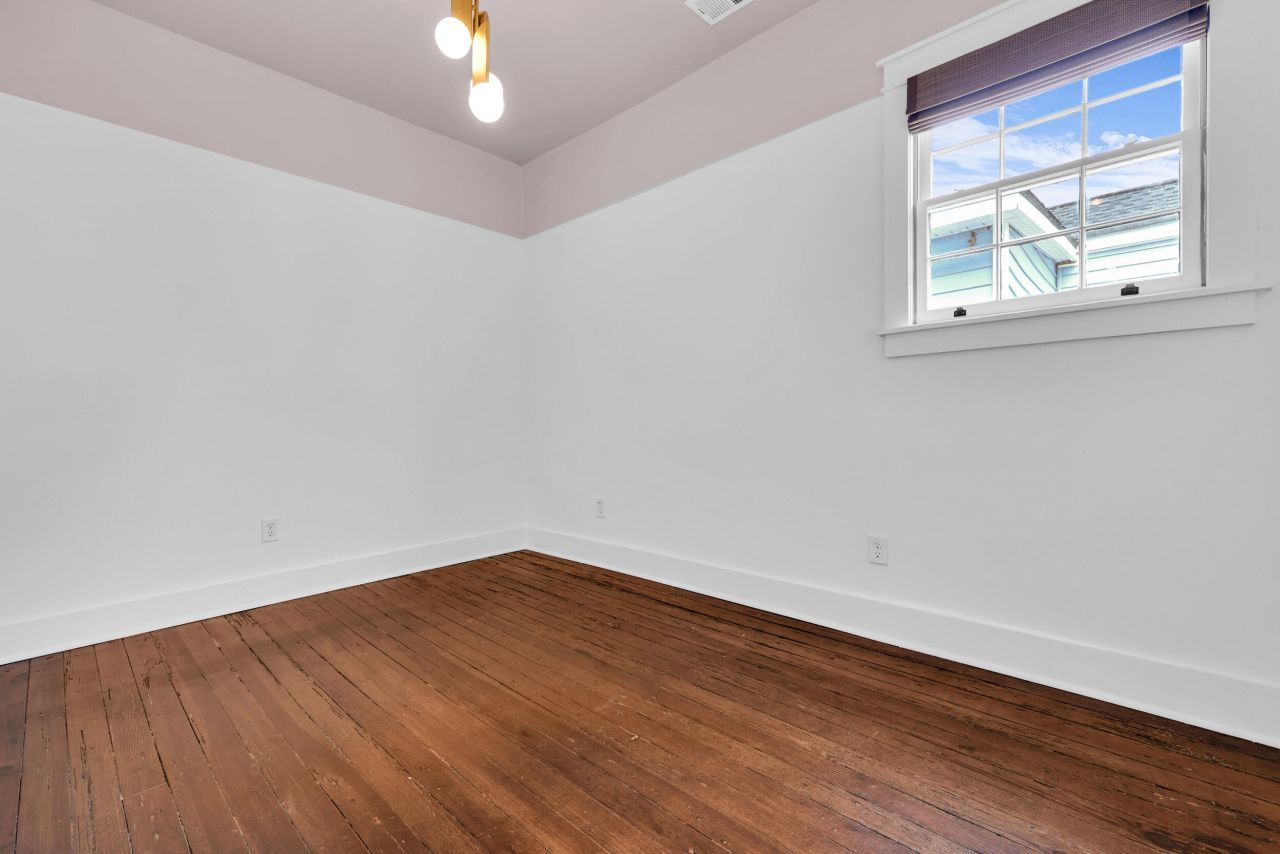 5 Carondolet Street Photo 23