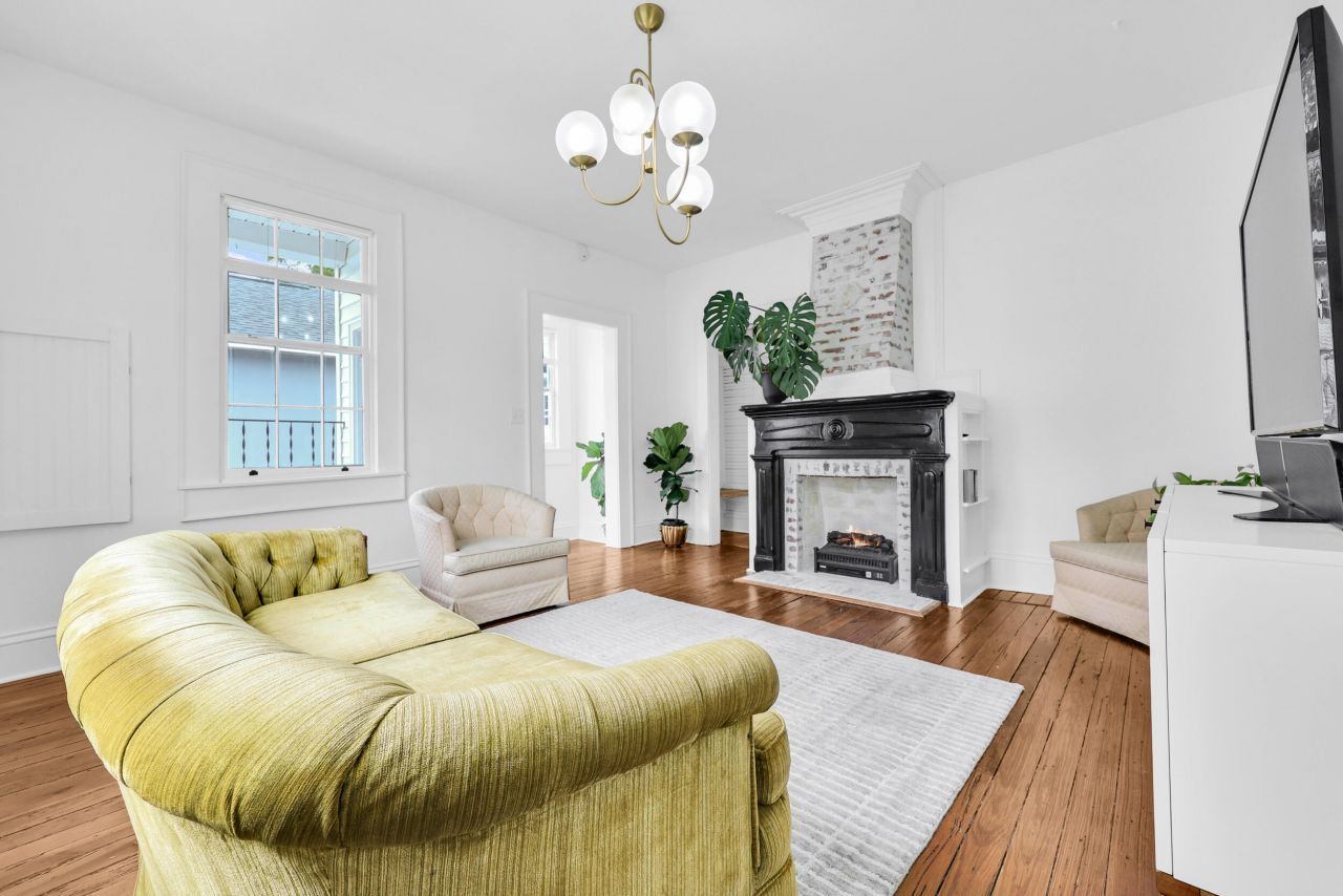 5 Carondolet Street Photo 6