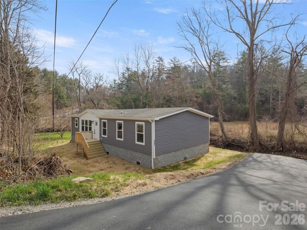 2095 Emmas Grove Road , Fairview, NC 28730