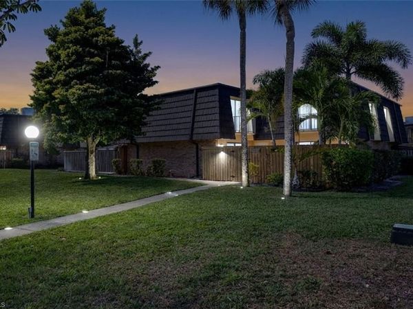 4039 Sandlewood LN, Unit 4, FORT MYERS, FL 33907