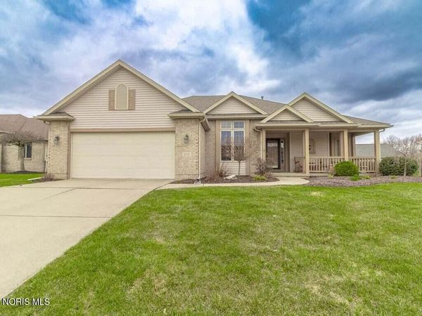 532 Georgetown Drive, Oregon, OH 43616