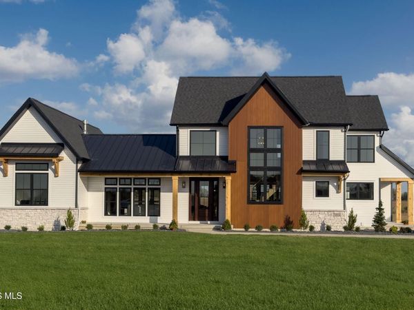 7261 Rolling Meadow Lane, Maumee, OH 43537