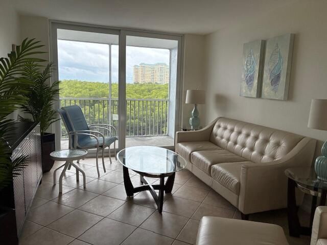 689 NE 6th Court, Unit 404, Boynton Beach, FL 33435 Photo