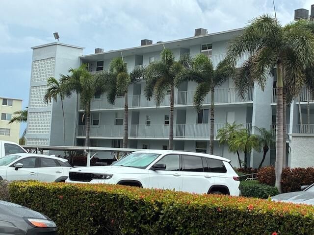 689 NE 6th Court, Unit 404, Boynton Beach, FL 33435 Photo