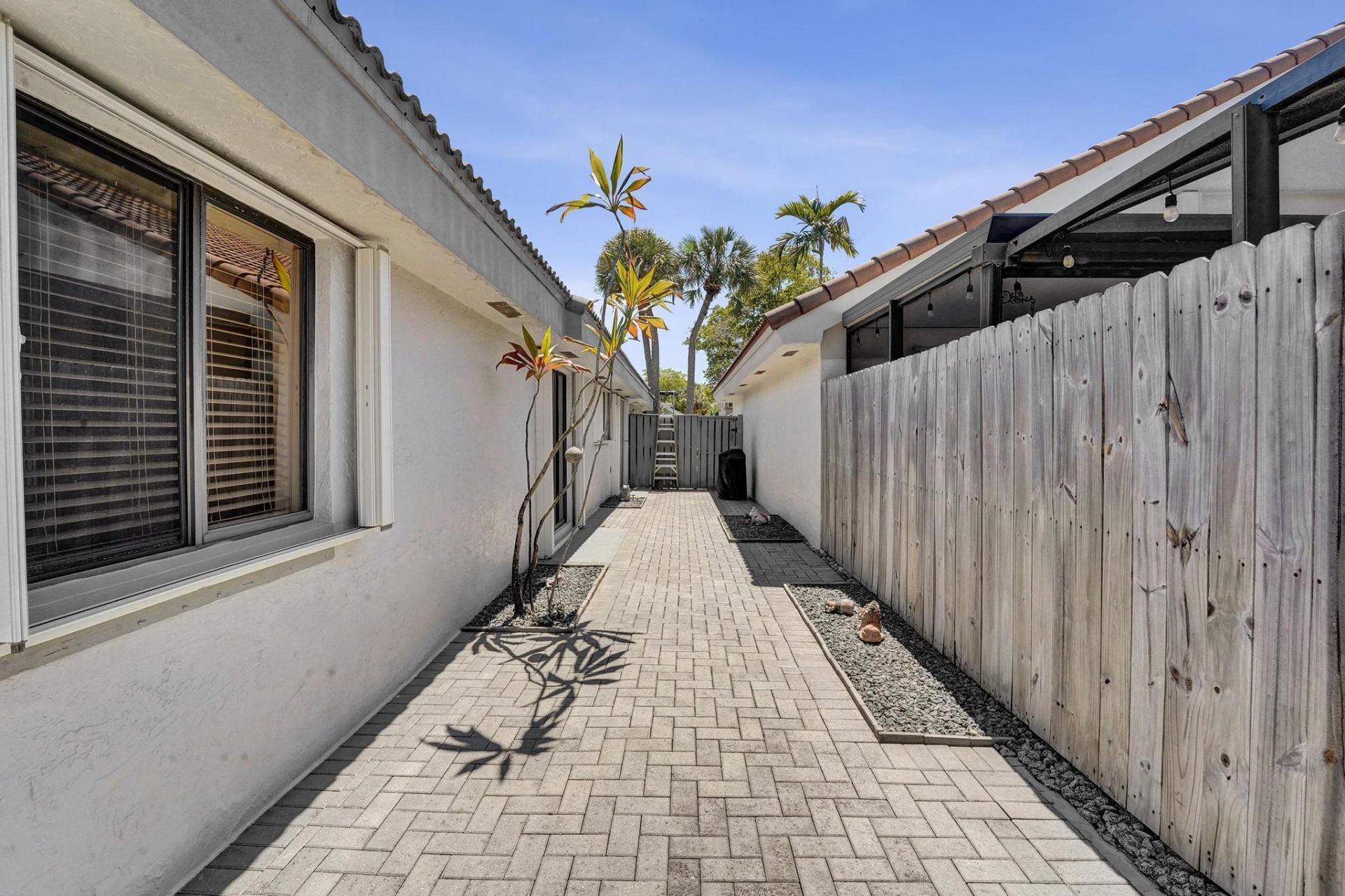 9355 NW 18th Drive, Plantation, FL 33322 Photo