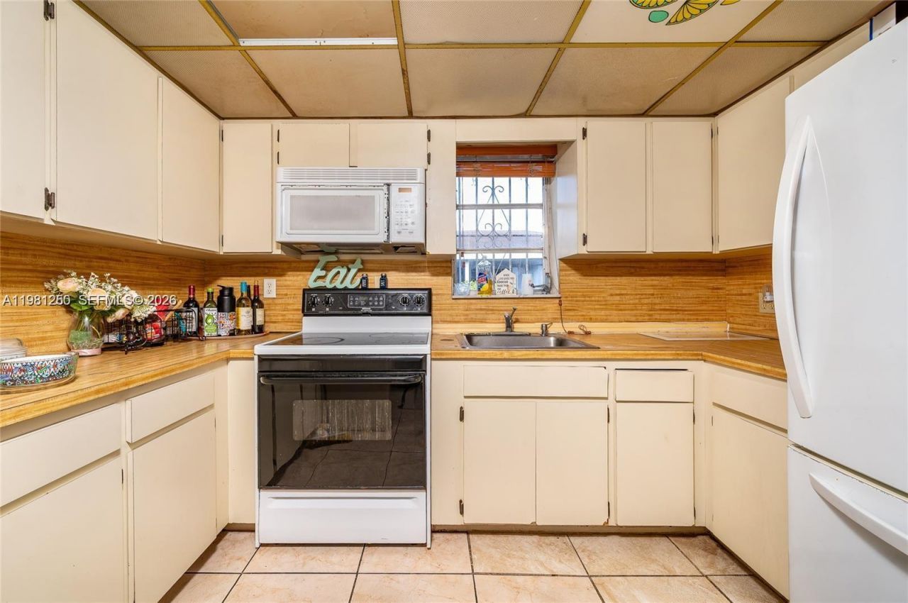 2610 NW 33rd St , Miami, FL 33142 Photo