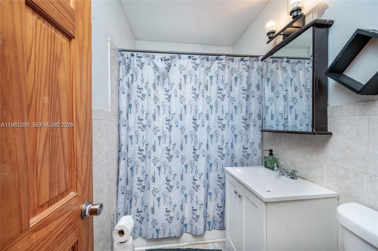 2610 NW 33rd St , Miami, FL 33142 Photo