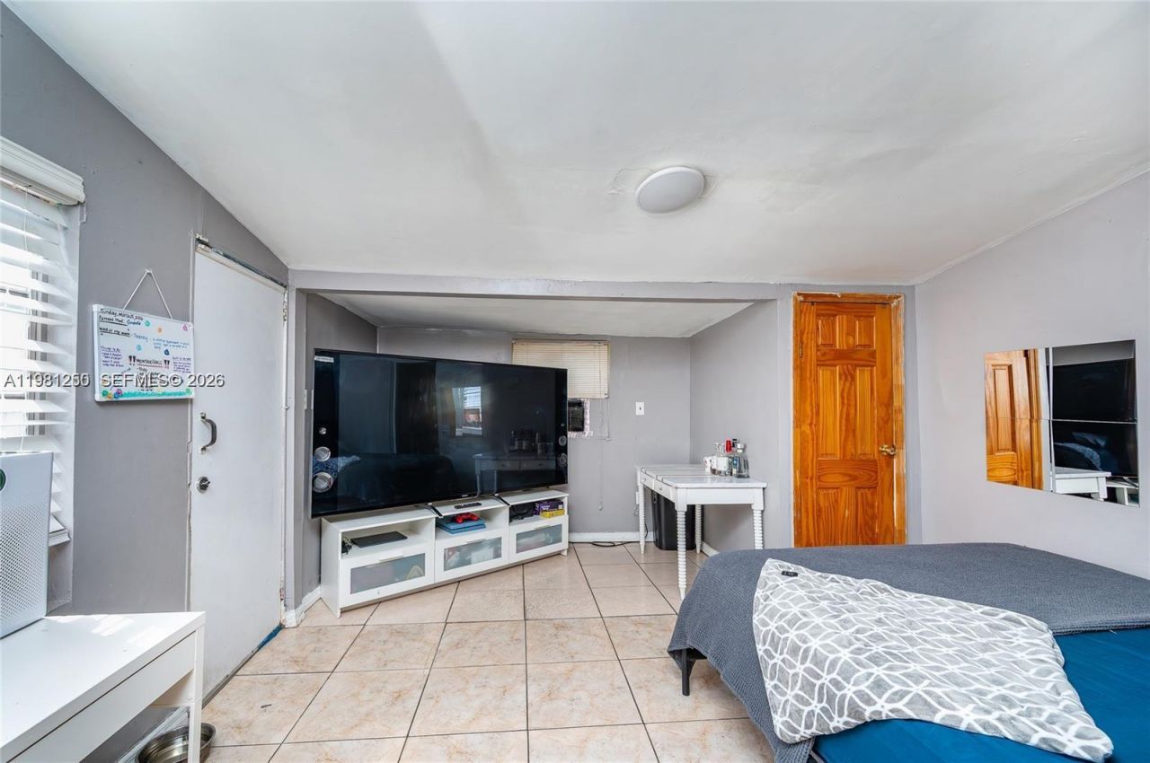 2610 NW 33rd St , Miami, FL 33142 Photo