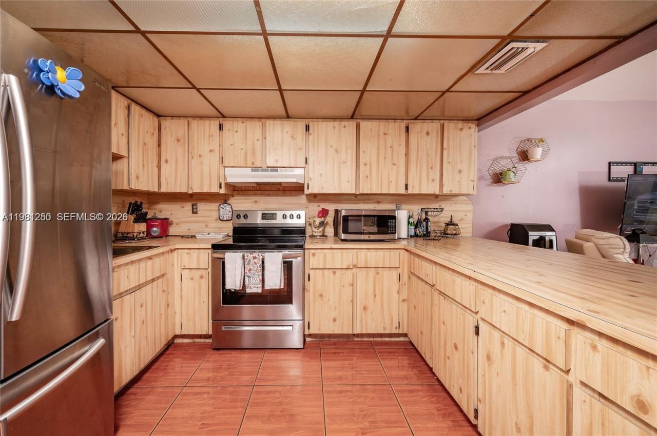 2610 NW 33rd St , Miami, FL 33142 Photo