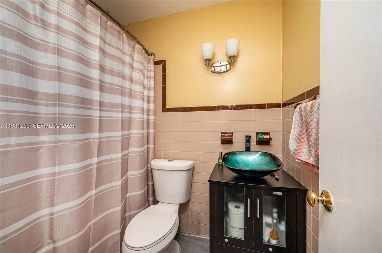 2610 NW 33rd St , Miami, FL 33142 Photo