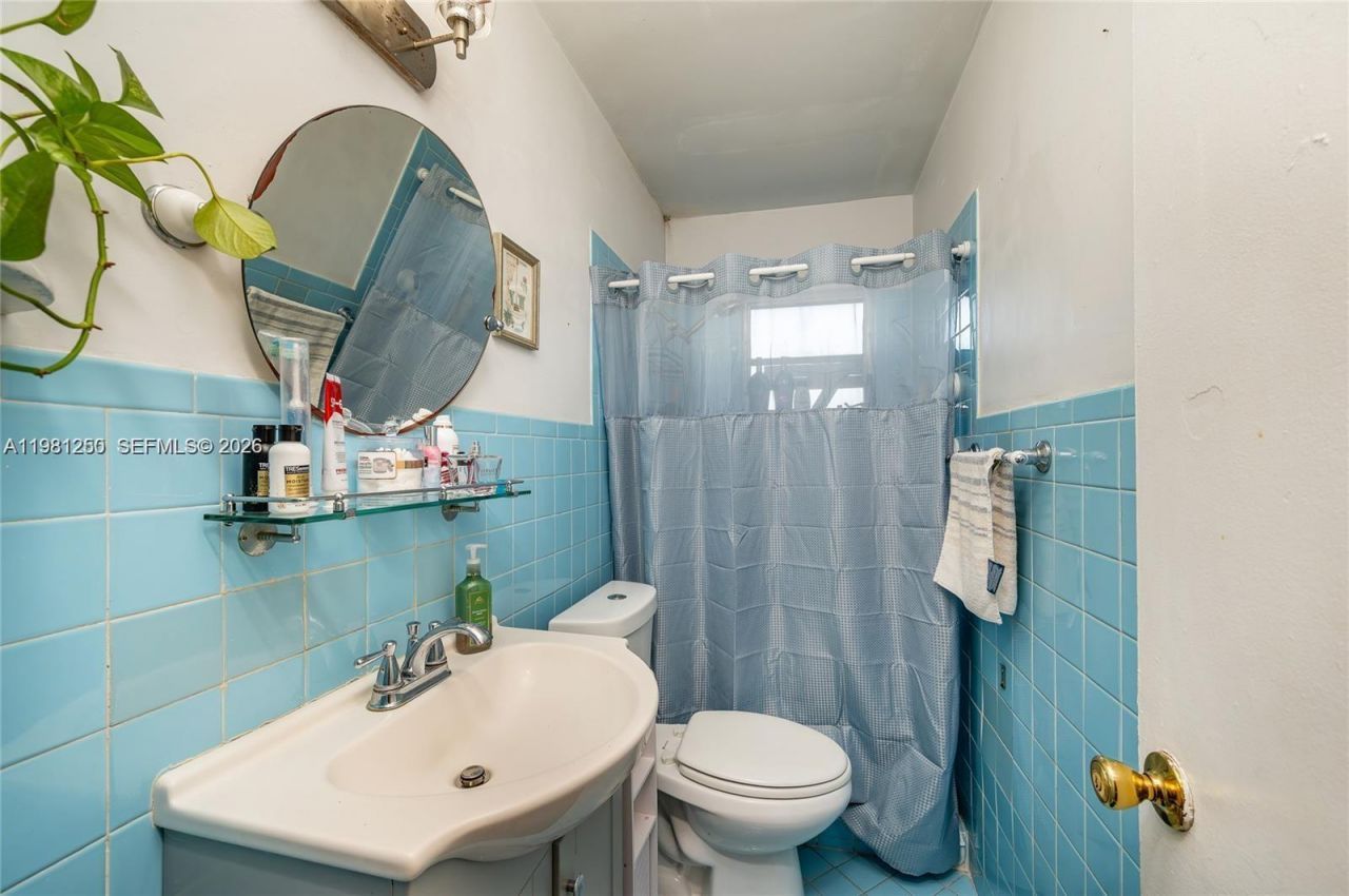 2610 NW 33rd St , Miami, FL 33142 Photo