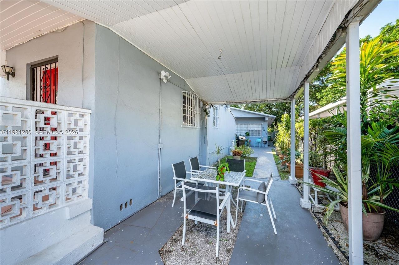 2610 NW 33rd St , Miami, FL 33142 Photo