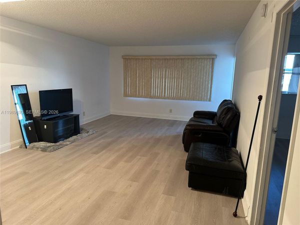 410 SE 2nd St , Unit 118, Hallandale Beach, FL 33009