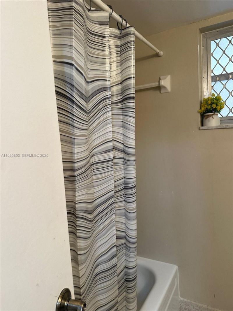 410 SE 2nd St , Unit 118, Hallandale Beach, FL 33009 Photo