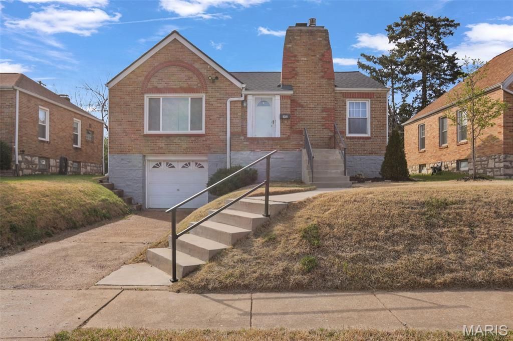 9209 Lucia Drive, Saint Louis, MO 63123 Main Photo