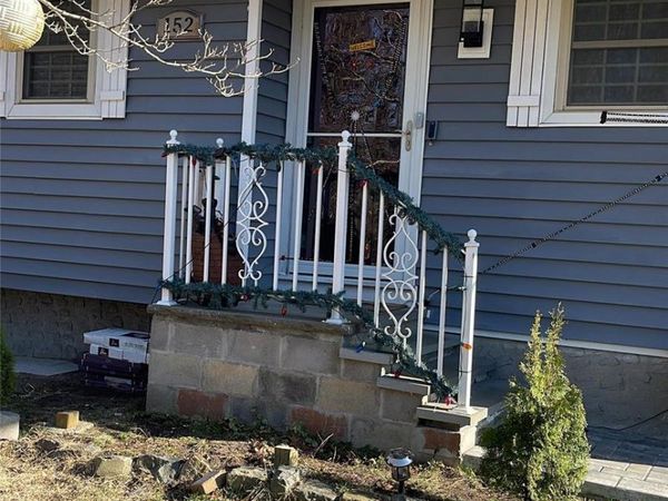 152 Dogwood Road , Mastic Beach, NY 11951