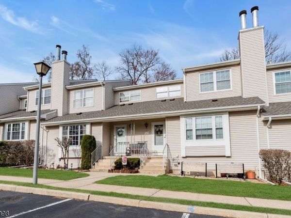 137 Sunnyvale Ct, Franklin, NJ 08873