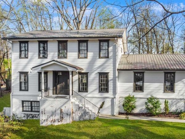 813 Lakeshore Drive, Berkeley Lake, GA 30096