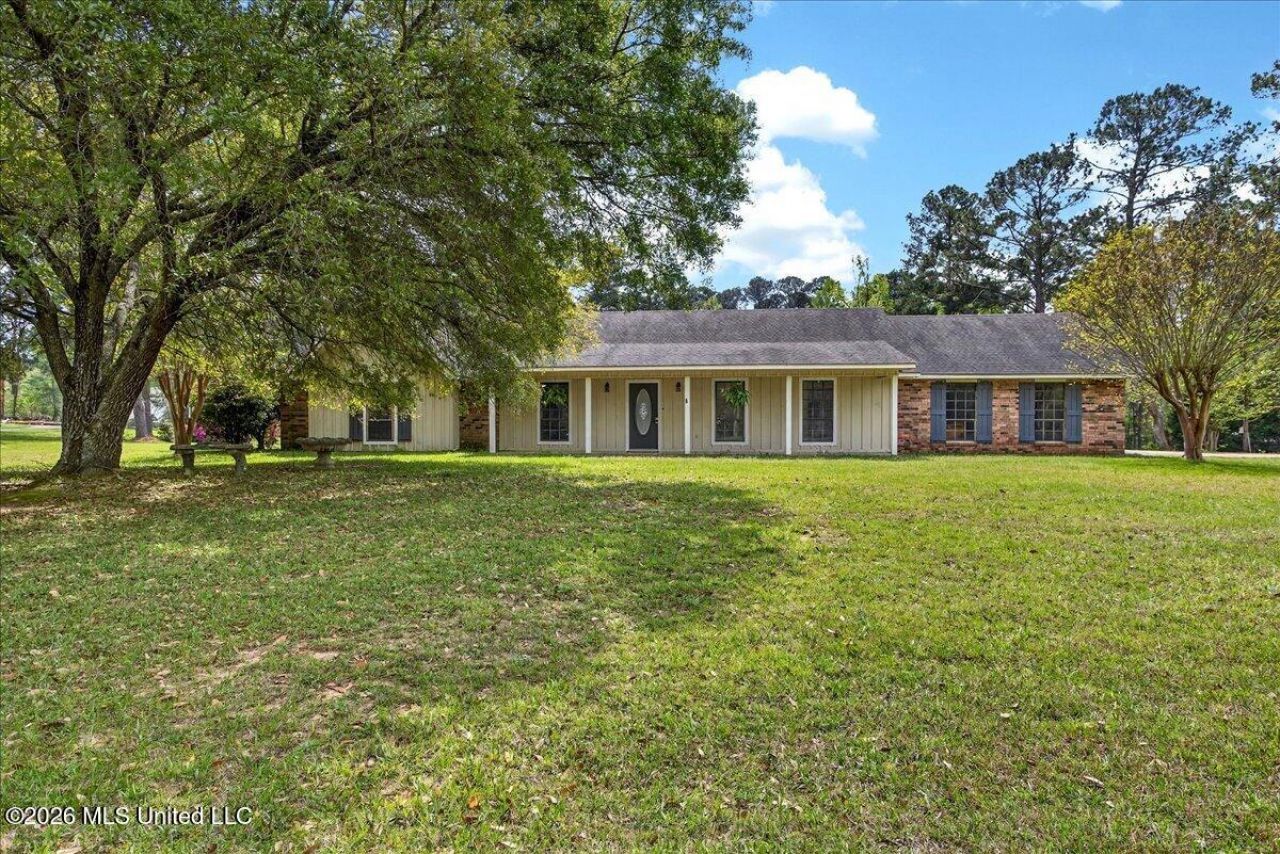 1106 Hawthorne Drive, McComb, MS 39648 Main Photo
