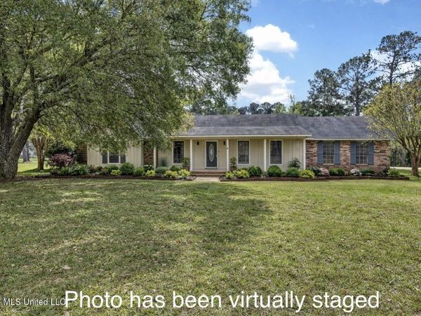 1106 Hawthorne Drive, McComb, MS 39648