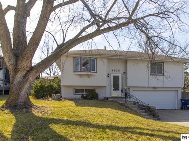 4879 Robin Drive , Omaha, NE 68157