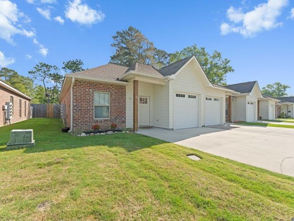 9900 Country Club Dr, Unit #2-A, Denham Springs, LA 70726