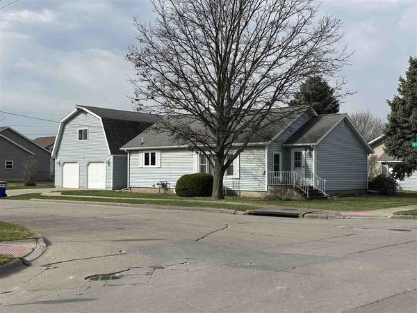 1409 N 4th Ave., Washington, IA 52353