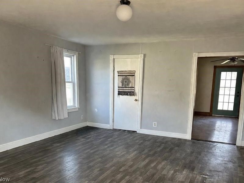 215 Woodlawn Avenue, Geneva, OH 44041 Photo 2