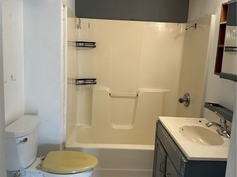 215 Woodlawn Avenue, Geneva, OH 44041 Photo 4