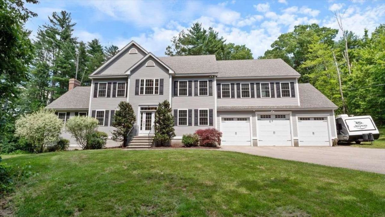 16 Horseshoe Road, Windham, NH 03087 Main Photo