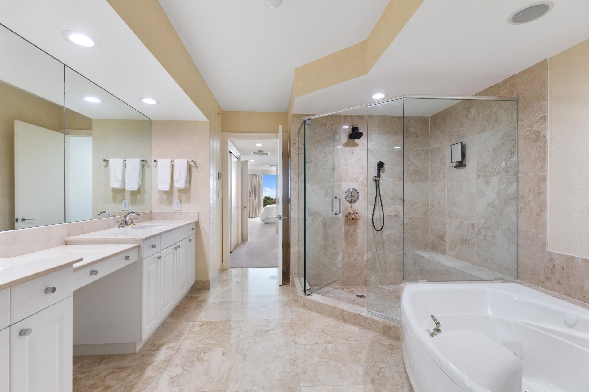 20201 E Country Club Drive, Unit 706, Aventura, FL 33180 Photo