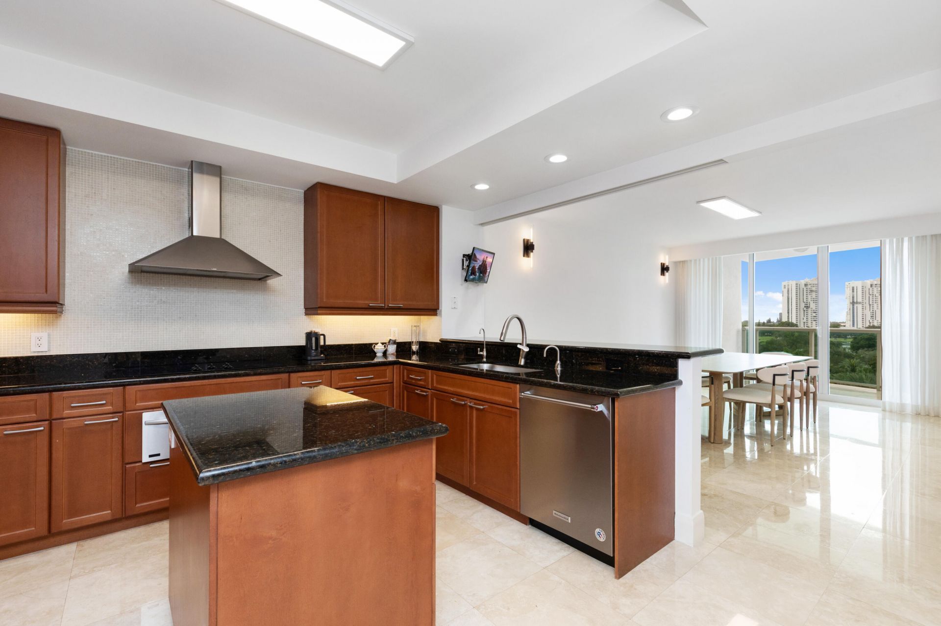 20201 E Country Club Drive, Unit 706, Aventura, FL 33180 Photo