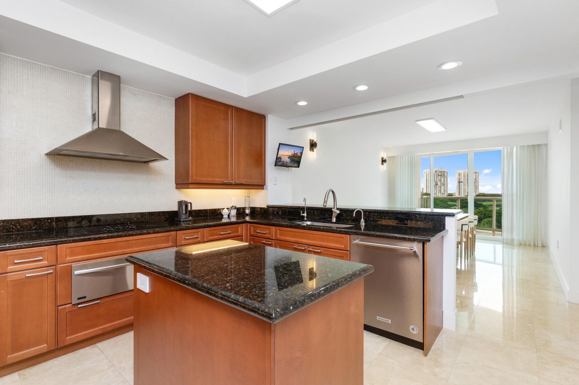 20201 E Country Club Drive, Unit 706, Aventura, FL 33180 Photo