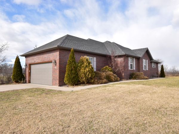 519 N Elm Avenue, Clever, MO 65631