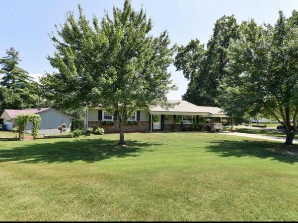 615 Main Street , Crane, MO 65633