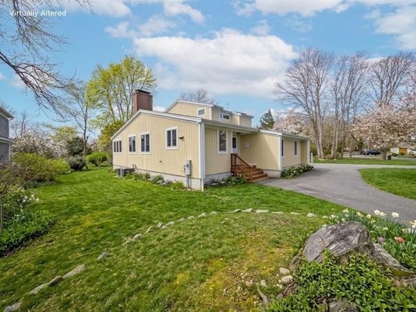 28 Pondlet Pl, Falmouth, MA 02540