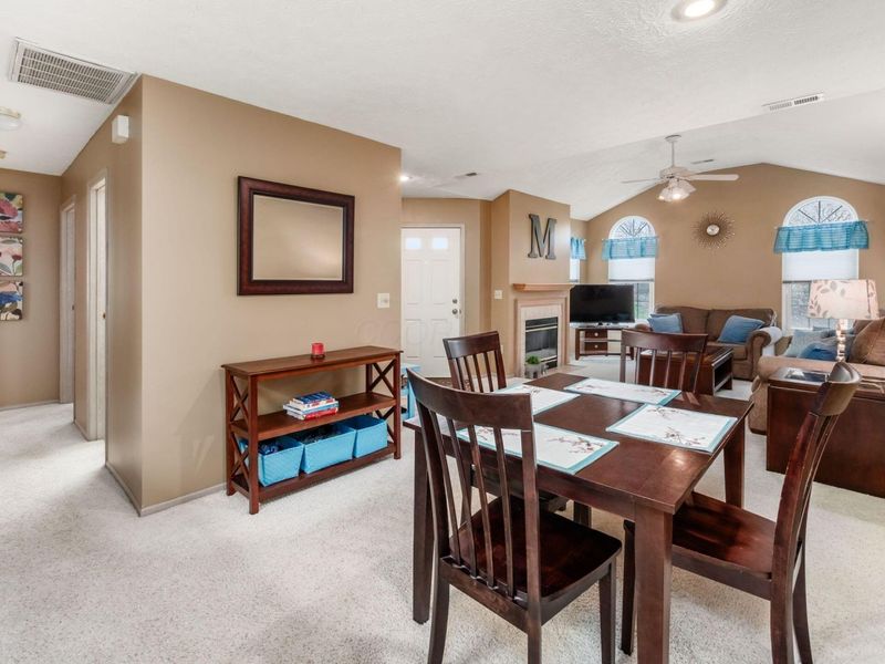 3827 Mill Stream Drive, Unit 20, Hilliard, OH 43026 Photo 3