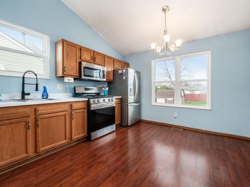 4824 Gilhem Court, Columbus, OH 43228 Photo 3