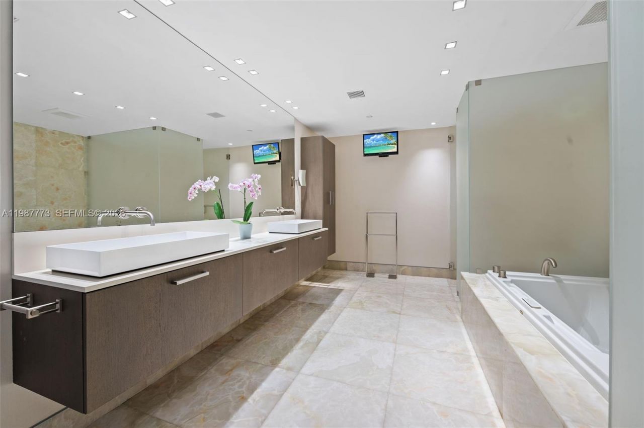 3535 Hiawatha Ave , Unit 502, Miami, FL 33133 Photo