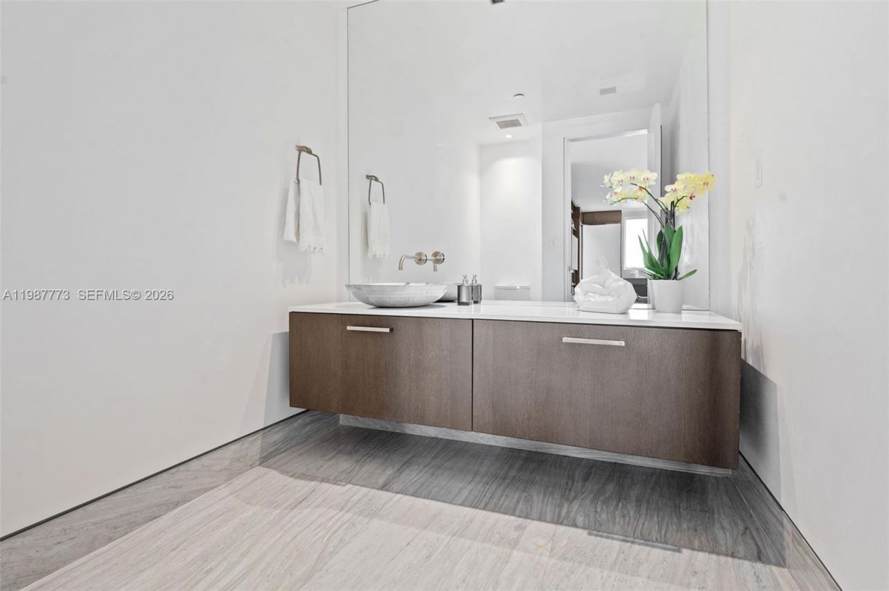 3535 Hiawatha Ave , Unit 502, Miami, FL 33133 Photo