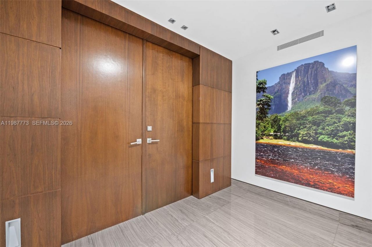 3535 Hiawatha Ave , Unit 502, Miami, FL 33133 Photo