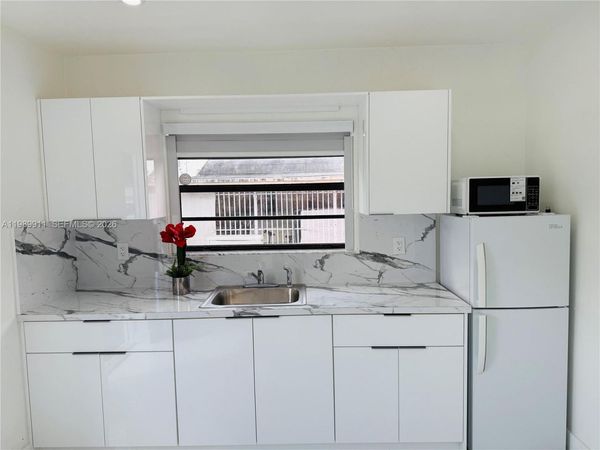 706 W 40th Pl , Unit Efficiency, Hialeah, FL 33012