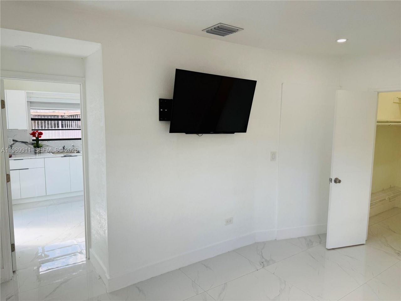 706 W 40th Pl , Unit Efficiency, Hialeah, FL 33012 Photo