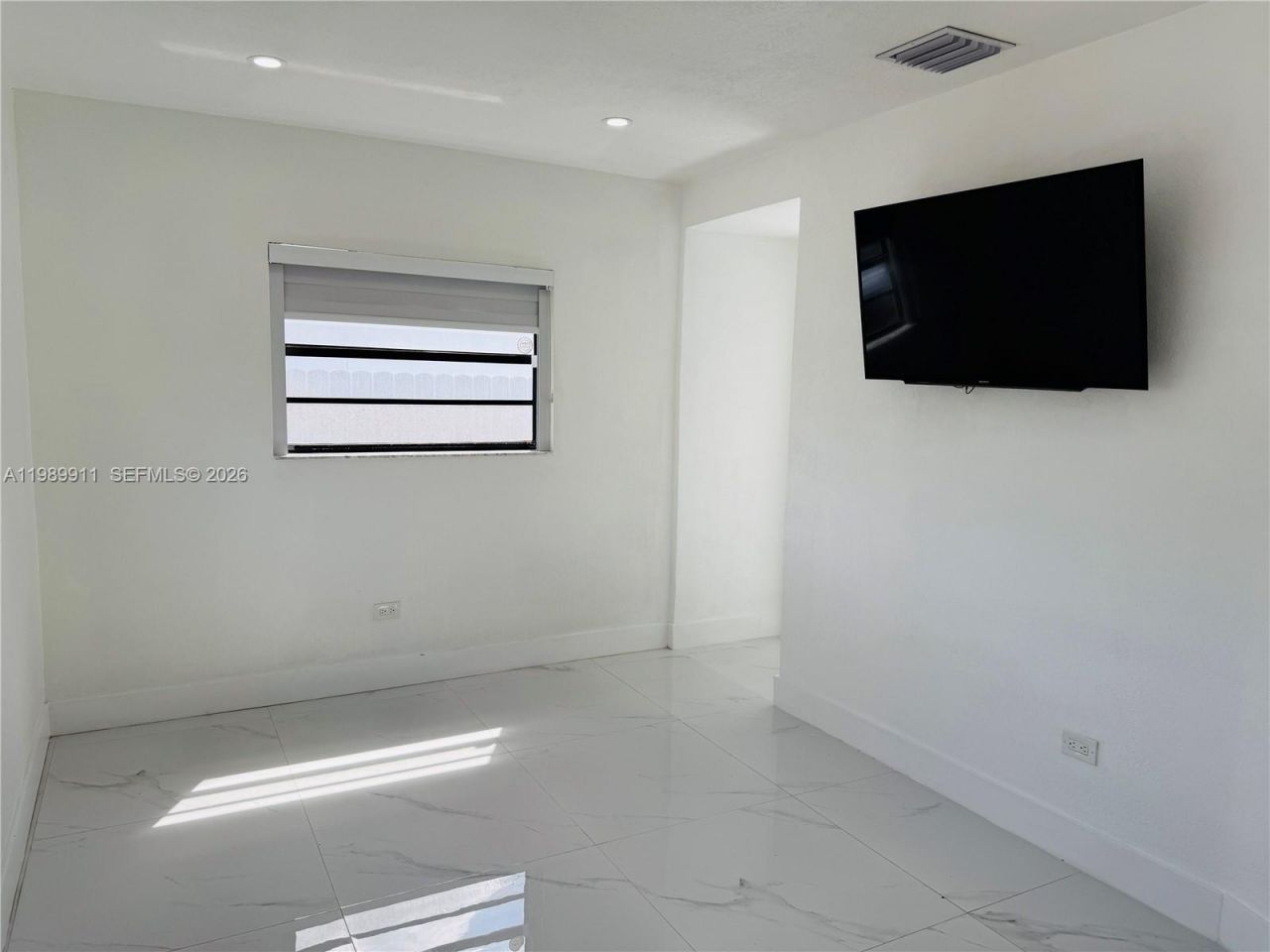 706 W 40th Pl , Unit Efficiency, Hialeah, FL 33012 Photo