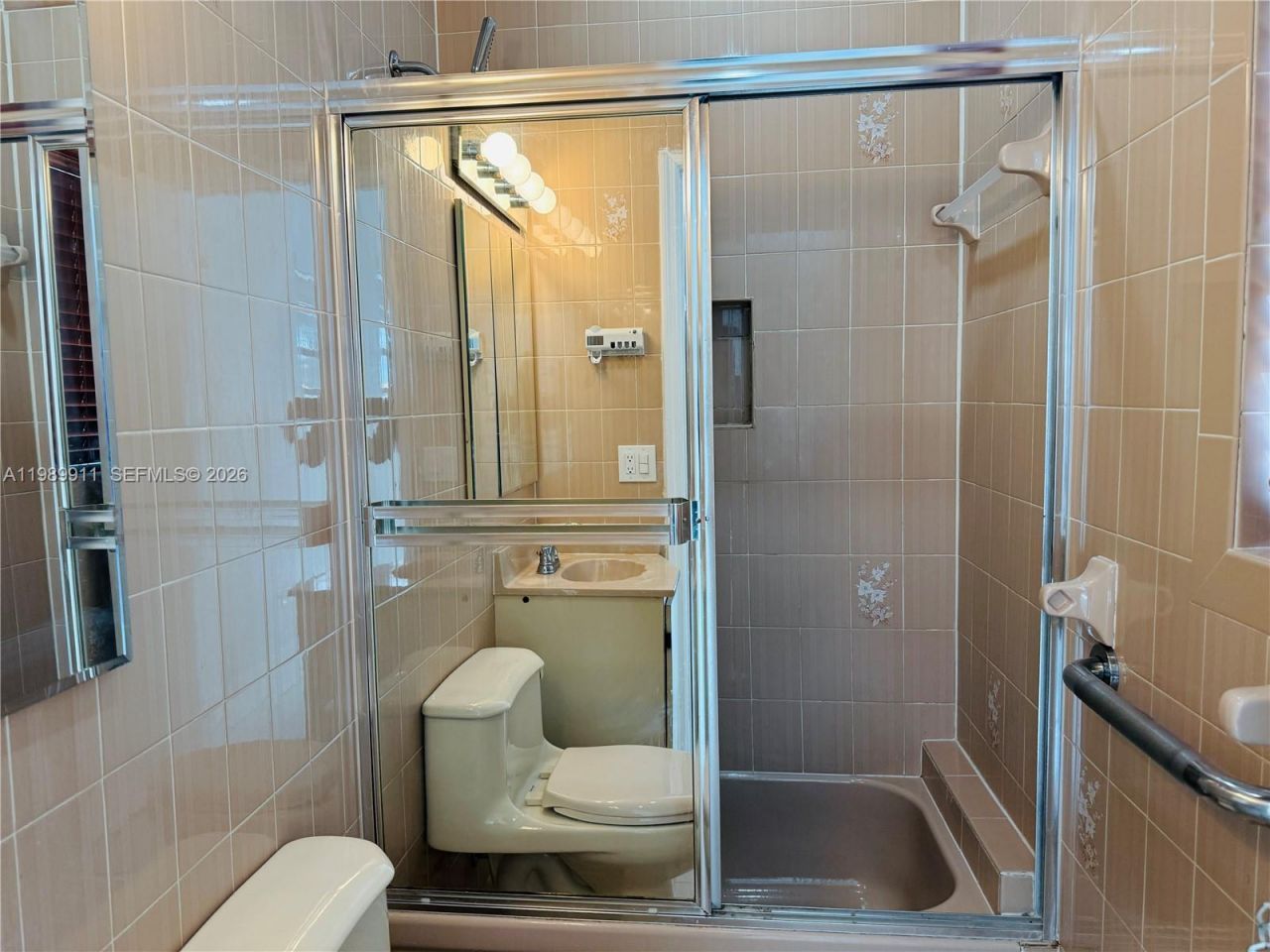 706 W 40th Pl , Unit Efficiency, Hialeah, FL 33012 Photo